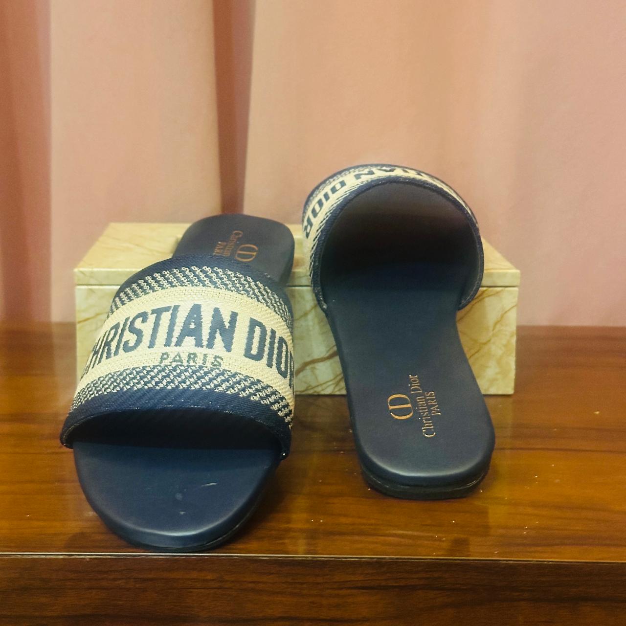 FLIP FLOPS 562