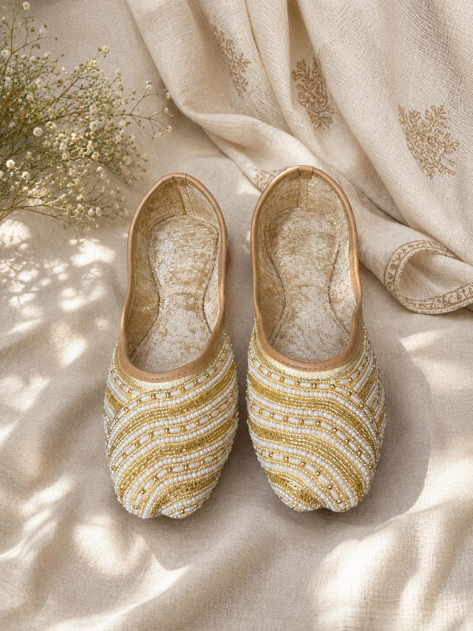 Punjabi Jutti pearl work20261003
