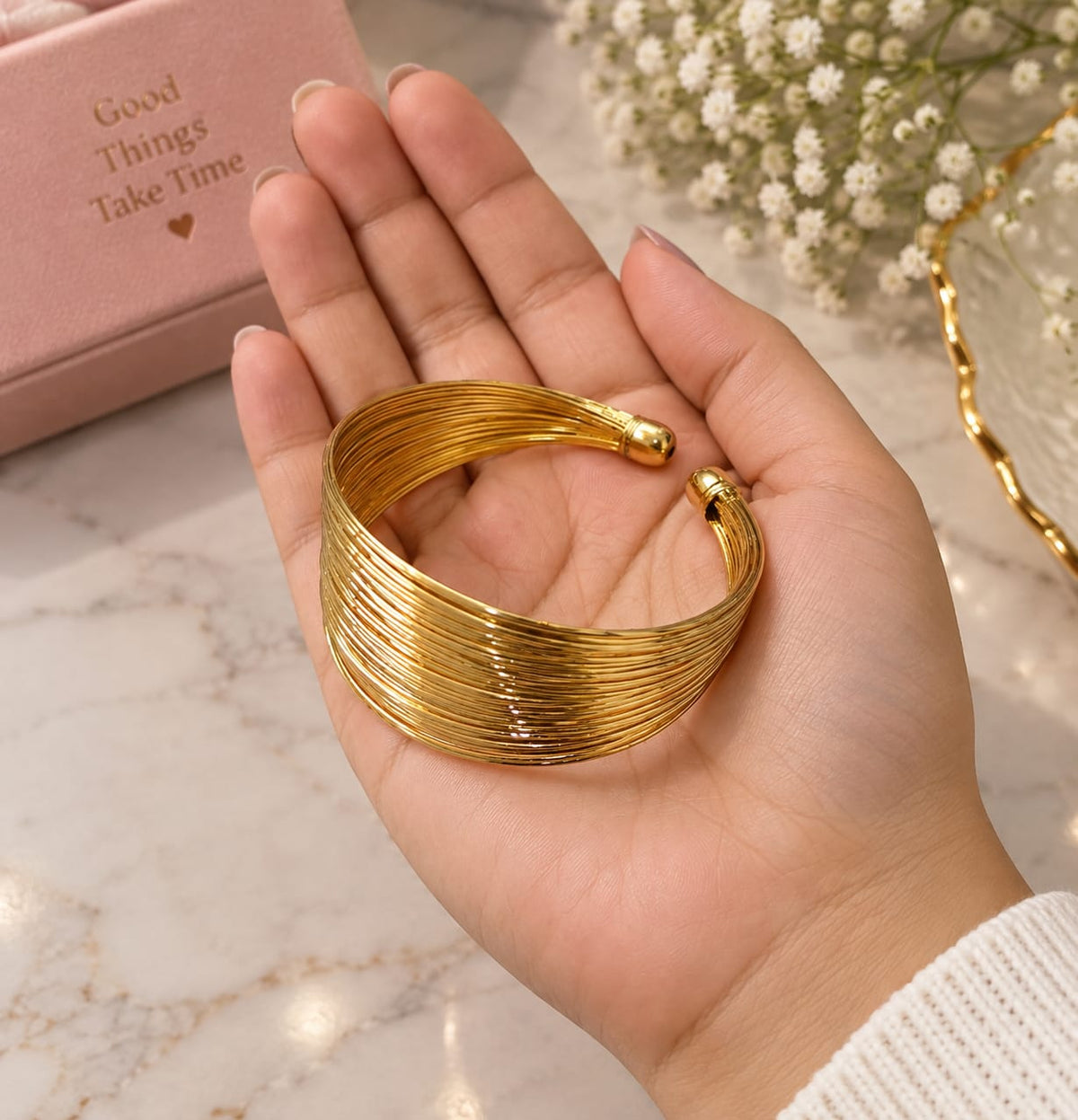 Elegant Golden Wire Bunch Bracelet 20261508