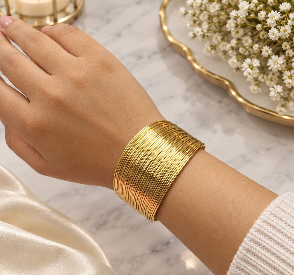 Elegant Golden Wire Bunch Bracelet 20261508