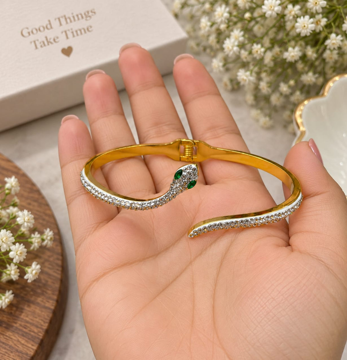 Elegant Snake Bracelet 20261511