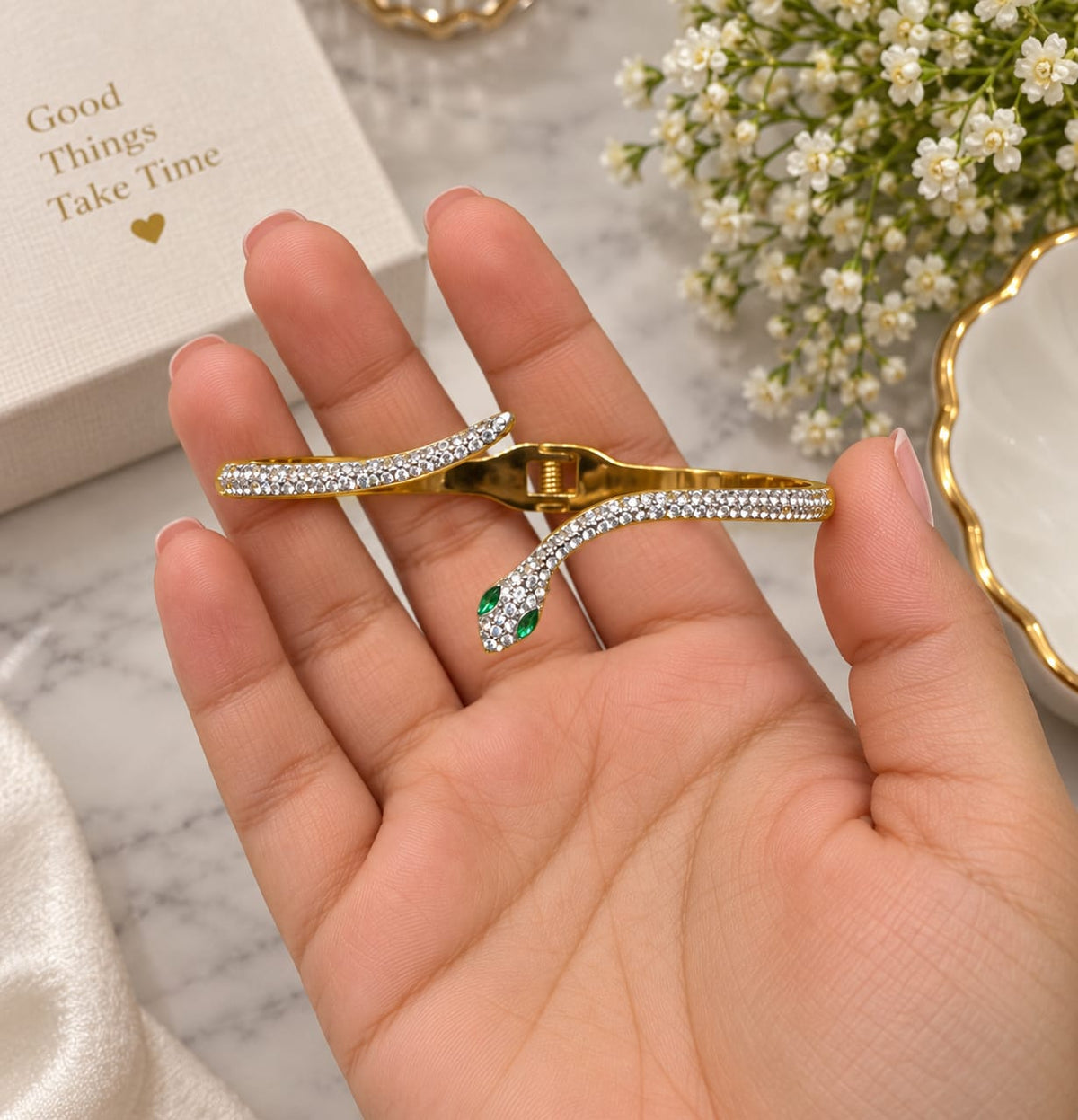 Elegant Snake Bracelet 20261511