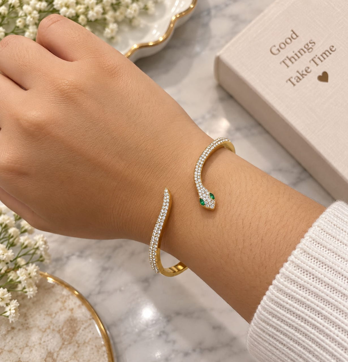 Elegant Snake Bracelet 20261511