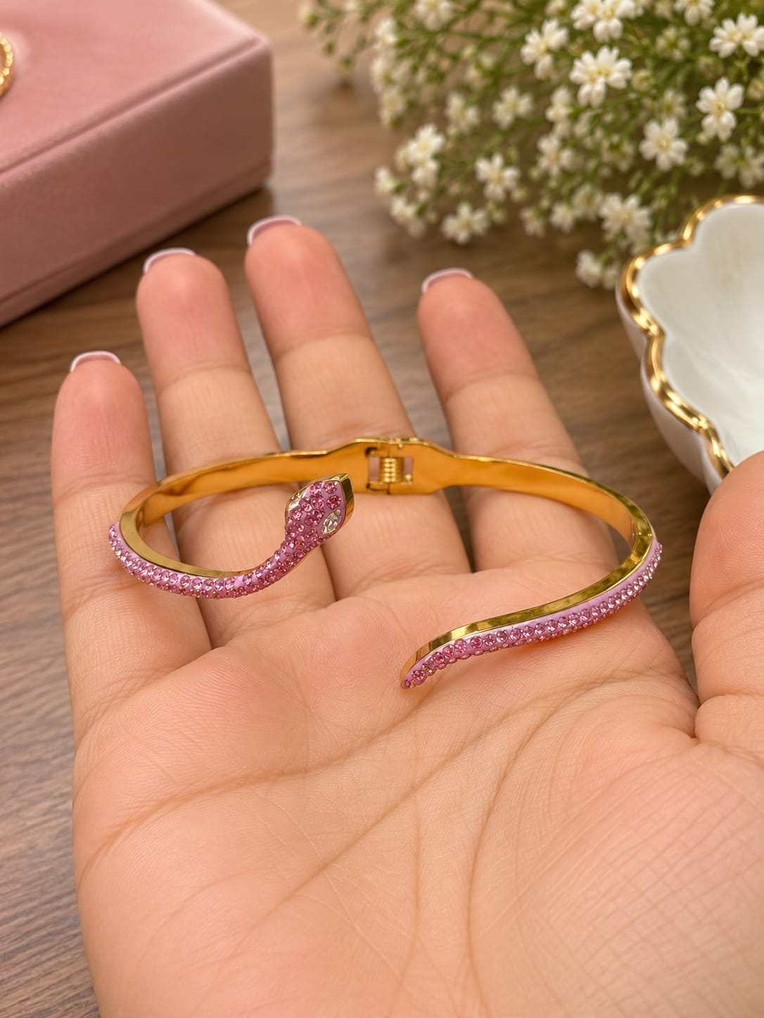 Elegant Snake Bracelet  20261512