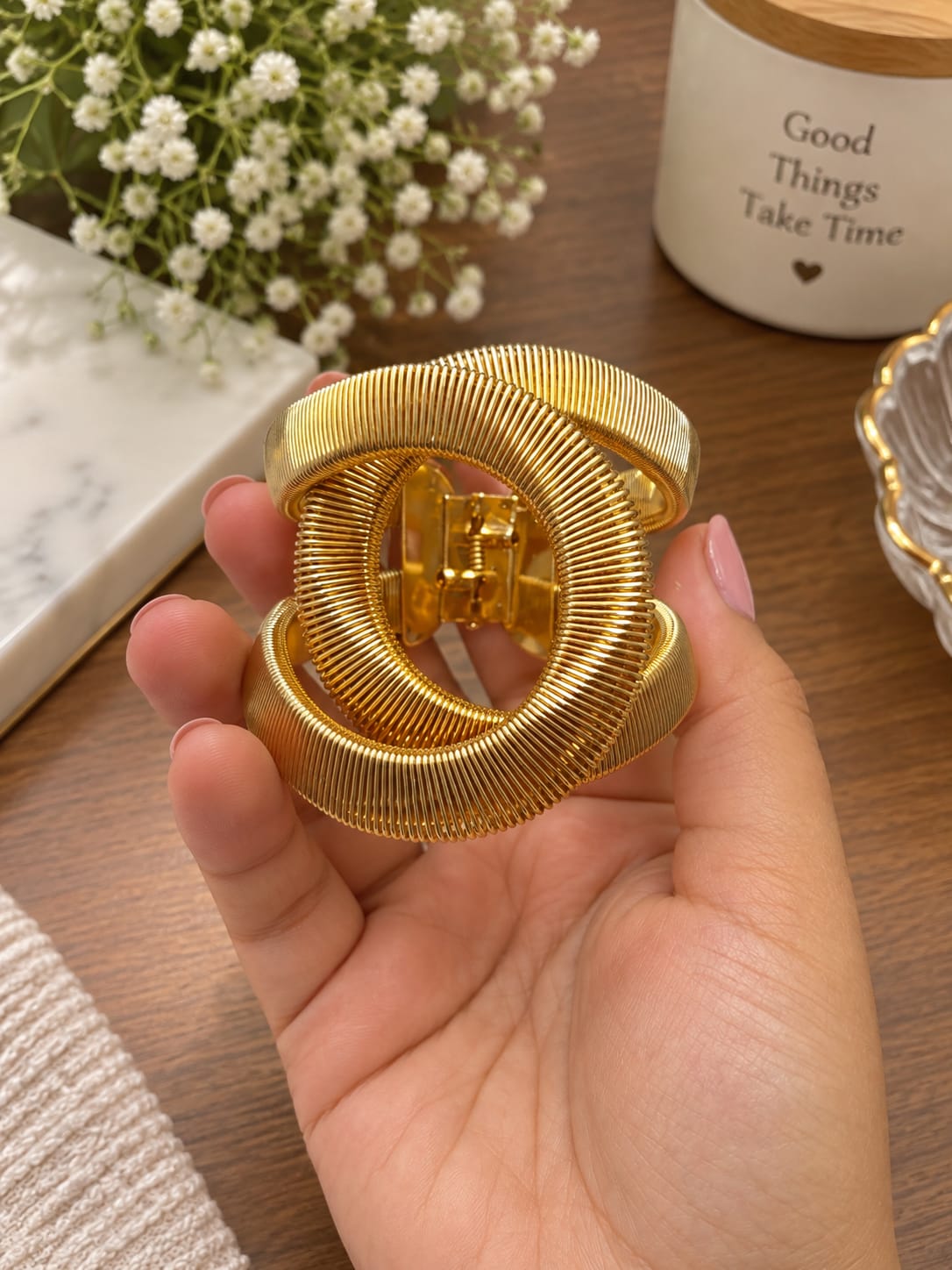 Elegant Chanel Logo Bracelet  20261510