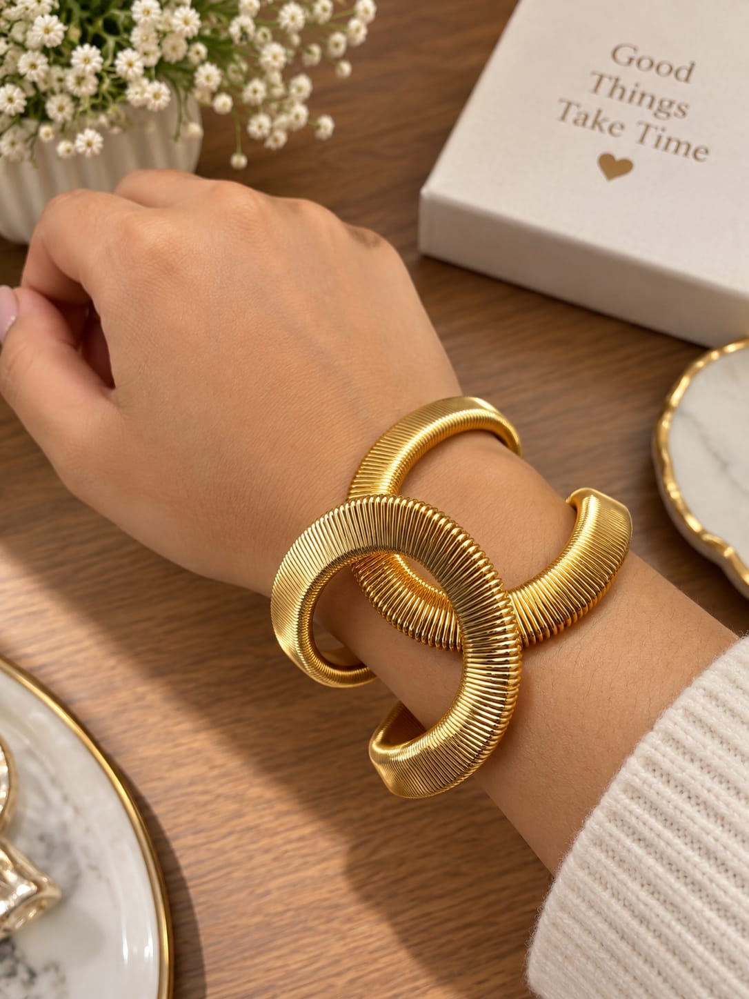 Elegant Chanel Logo Bracelet  20261510