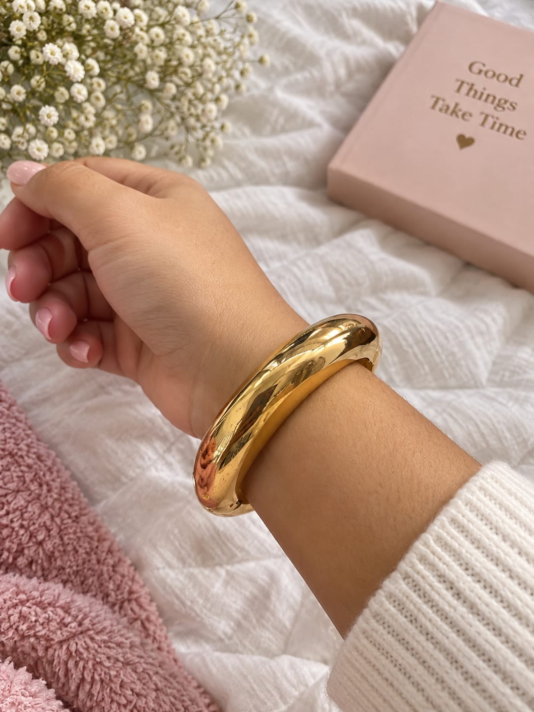 Classic Gold Cuff Bracelet 20261513