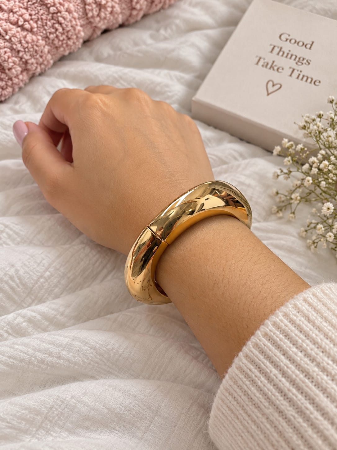 Classic Gold Cuff Bracelet 20261513