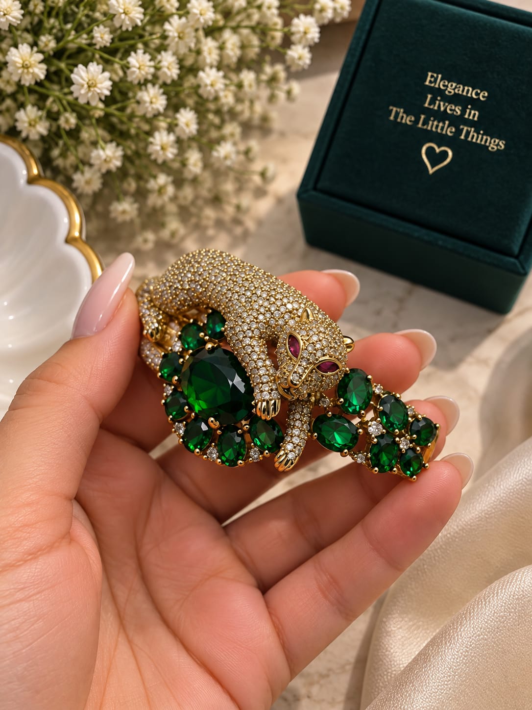 Elegant Designer Tiger Shinestone Bracelet 202617011