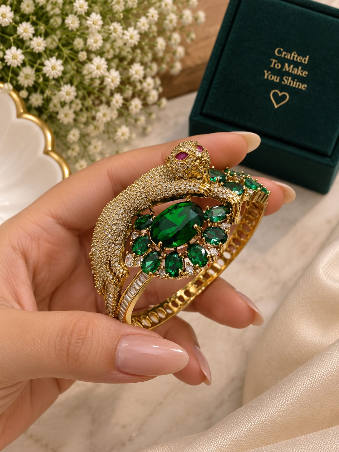 Elegant Designer Tiger Shinestone Bracelet 202617011