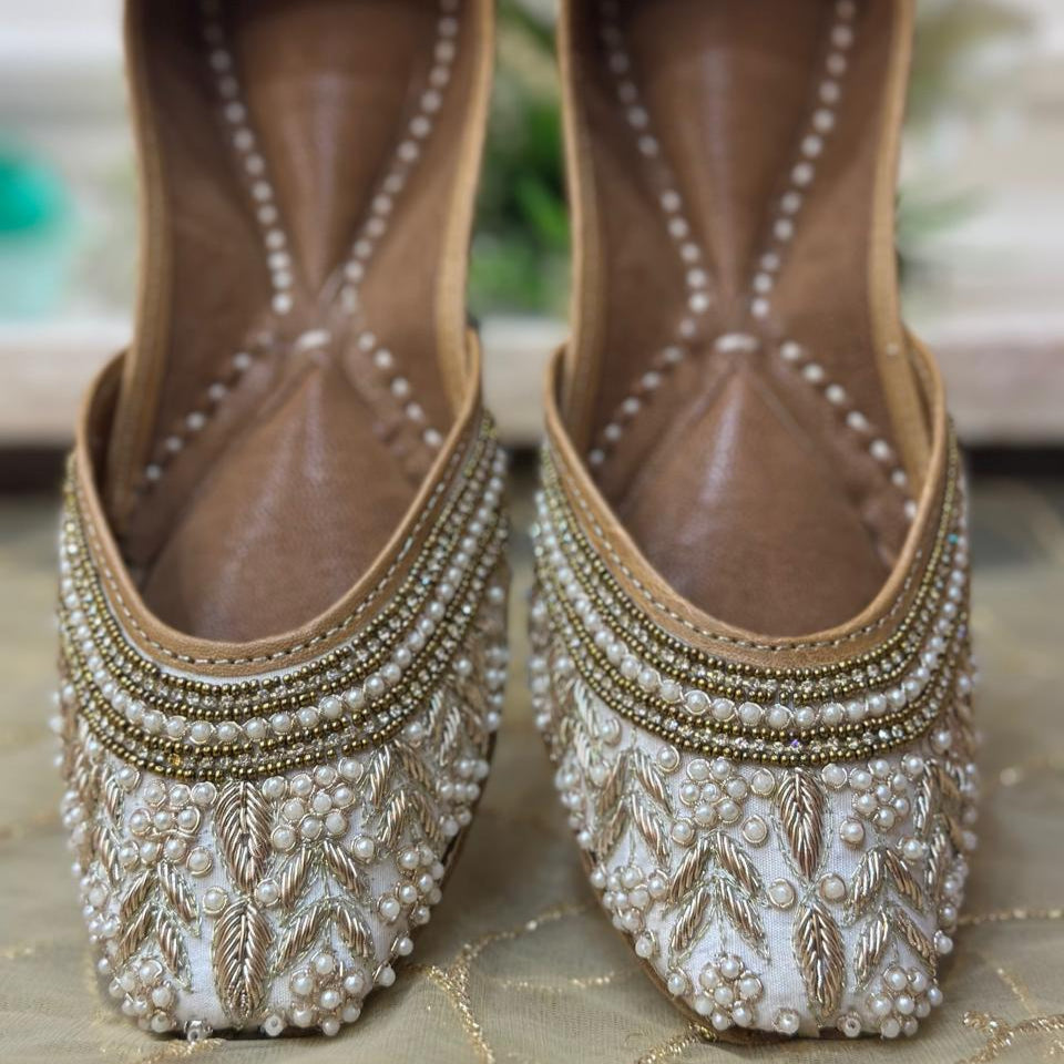 Punjabi Jutti pearl work 2921