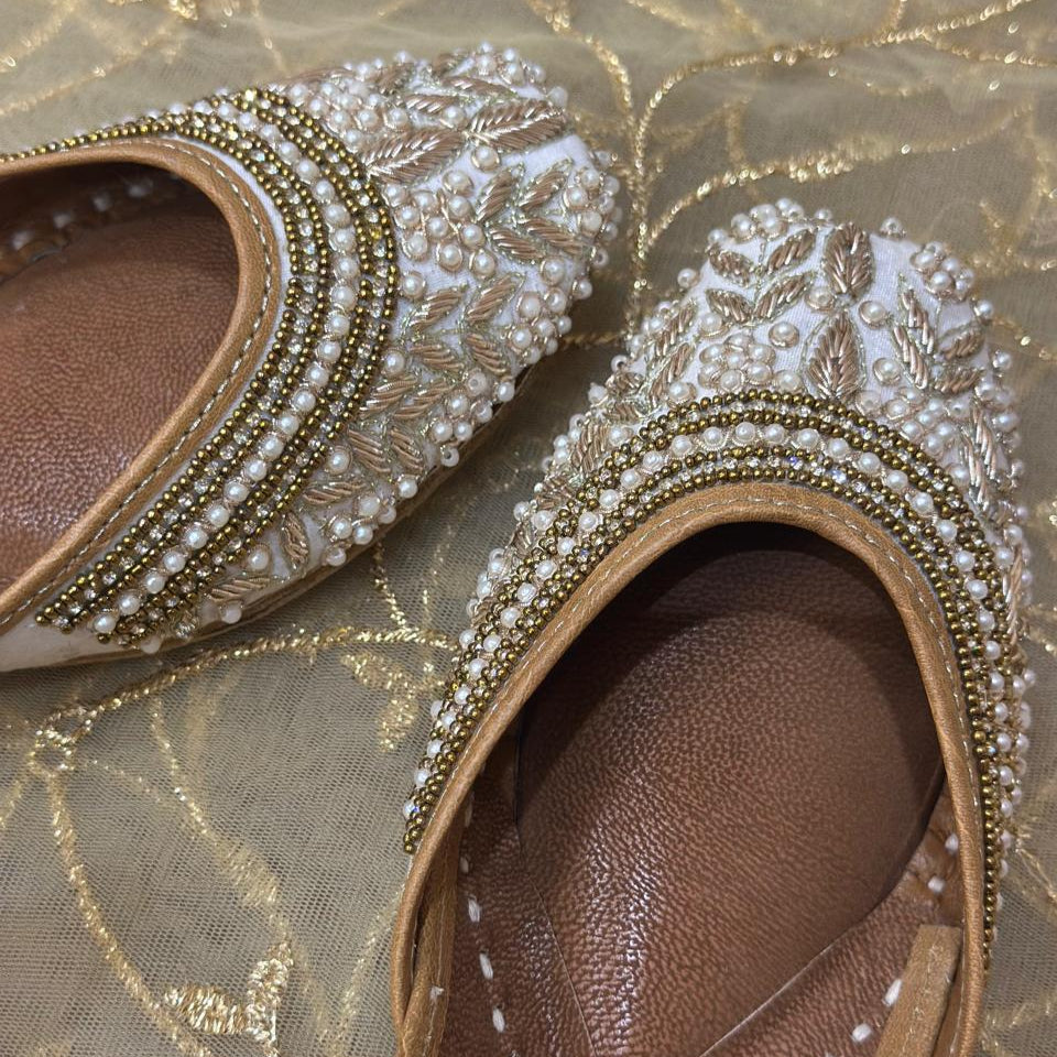 Punjabi Jutti pearl work 2921